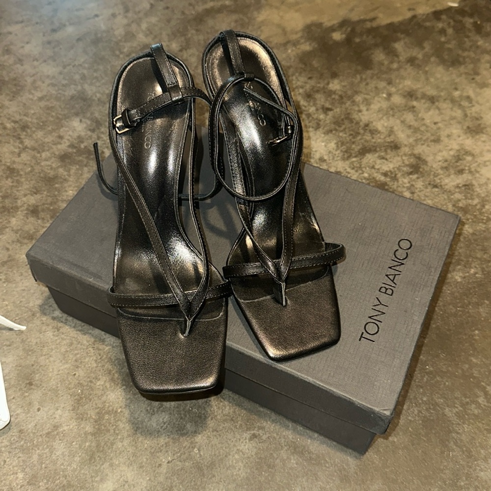 Tony Bianco heels size 7.5 never worn!
